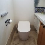 機能的で清潔なトイレに